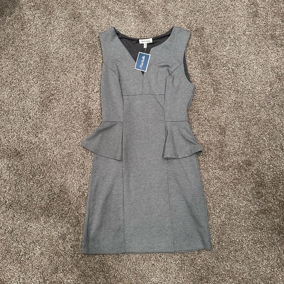 Monteau women’s grey peplum dress size small NWT - Picture 2 of 5